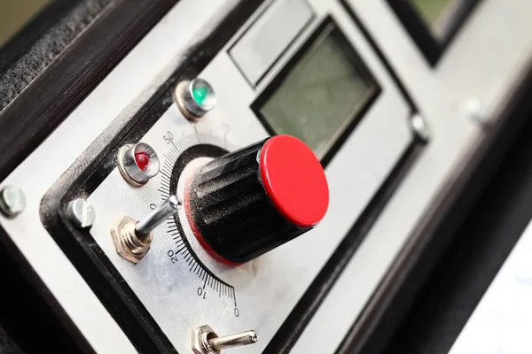 Eski bir makinenin kontrol panelinin parçası — Stok fotoğraf