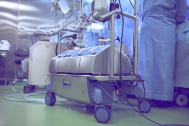 Kardiyopulmoner baypas gerektirmeyen makine kalp ameliyatı sırasında