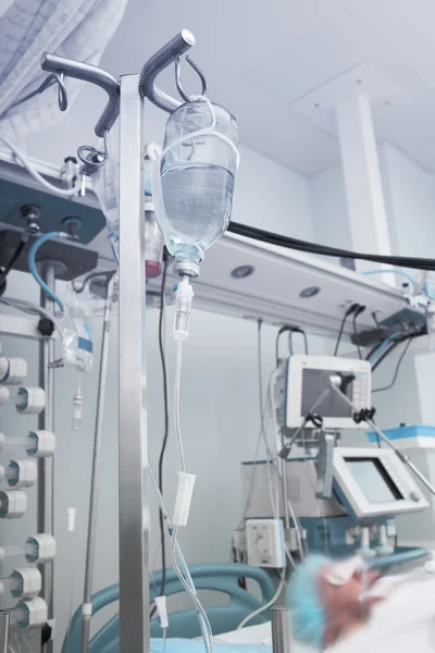 Kritisch zieke patiënten in het ziekenhuis ward — Stockfoto