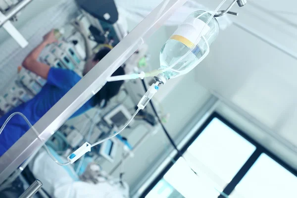 Enfermera trabajando en la sala de pacientes — Foto de Stock