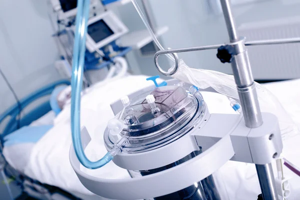 Equipamento para o tratamento de pacientes críticos — Fotografia de Stock