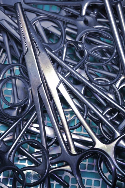 Pilha de instrumentos cirúrgicos — Fotografia de Stock