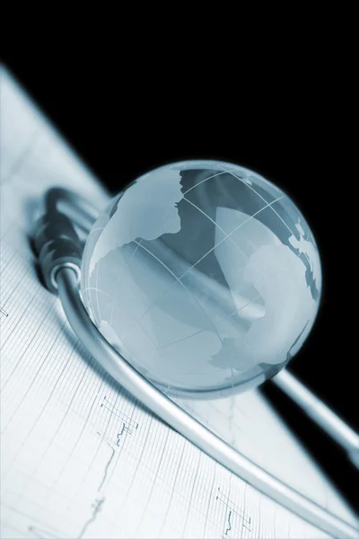 Glob de sticlă și instrumente medicale — Fotografie, imagine de stoc