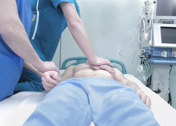Patient cardiopulmonary resuscitation in the hospital — Stock Photo, Image