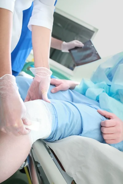 First aid to the patient in ER — Stock Photo, Image