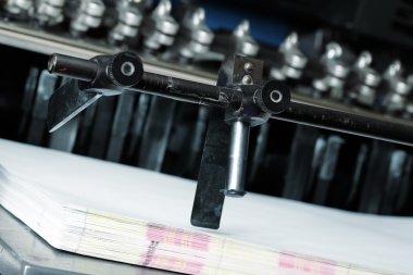 Yığın kağıda baskı makinesi