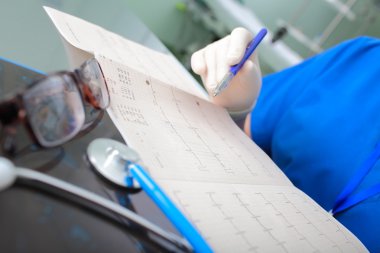 Kardiyoloji pratikte ilginç bir dava. Entelektüel doktor exa