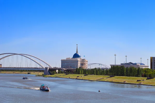 View of the Ishim River and Ak Orda on a summer day — Stock Photo, Image