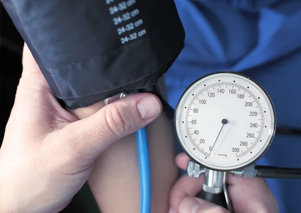 Blood pressure measuring — Stock Photo, Image