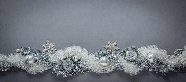 Bannière Nouvel Fond Avec Décorations Noël Argentées Cônes Tinsel Boules — Photo