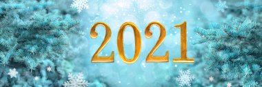 2021 noel arkaplanı, 2021 yılbaşı bayrağı altın sayılar ve kış köknar ormanı, 