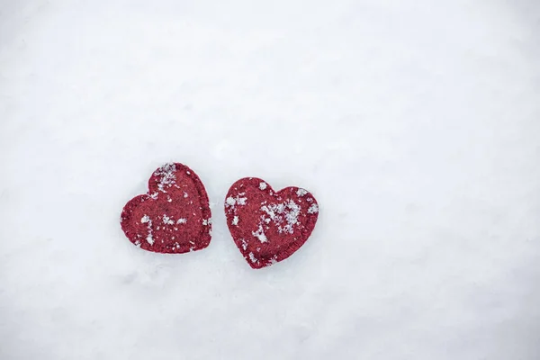 Vörös Filc Szív Fehér Bolyhos Gúnyolódik Fel Valentin Napi Kártya — Stock Fotó
