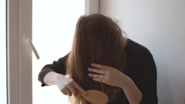 Haarkämmen, Frauenprobleme, Haarausfall, Depressionen Hochwertige FullHD-Aufnahmen — Stockvideo