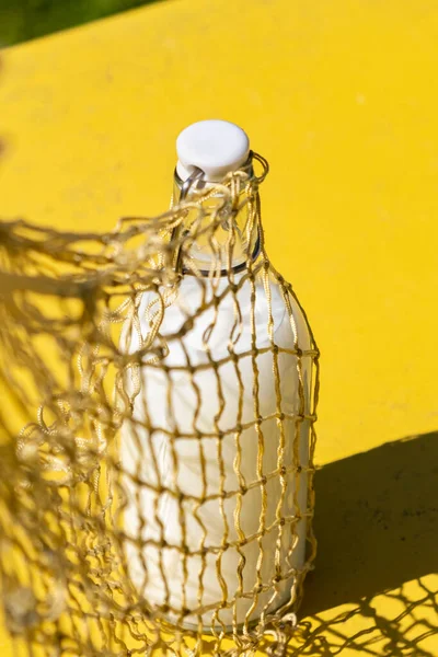 Glazen Fles Melk Een Herbruikbare Eco String Mesh Boodschappentas Met — Stockfoto