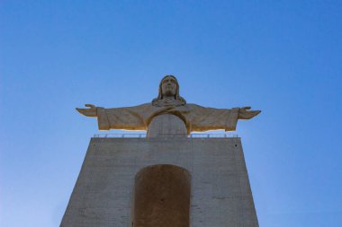 Heykel Katolik Anıtı Tapınağı Kral Santuario de Cristo Rei, Lizbon, Portekiz. İsa 'nın Kutsal Kalbi 