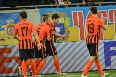 Lviv, Ukrayna - Nis 28: Shakhtar oyuncular atılan bir gol kutlamak