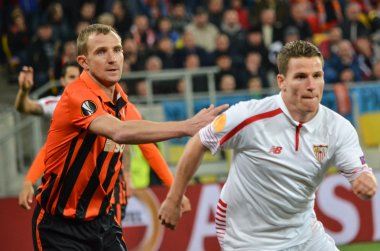 Lviv, Ukrayna - Nis 28: Kevin Gameiro (R) eylem sırasında s