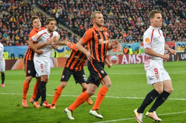 Lviv, Ukrayna - Nis 28: Kevin Gameiro (R) eylem sırasında s