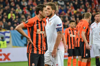 Lviv, Ukrayna - Nis 28: Daniel Carrico (L) eylem sırasında 