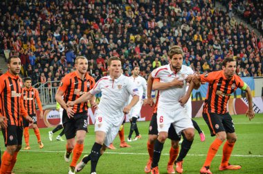 Lviv, Ukrayna - Nis 28: Kevin Gameiro (R) eylem sırasında s