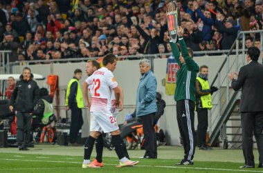 Lviv, Ukrayna - Nis 28: Yevhen Konoplyanka t sırasında alan terk