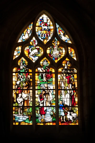 Vitrages dans l'église locale de Normandie — Photo