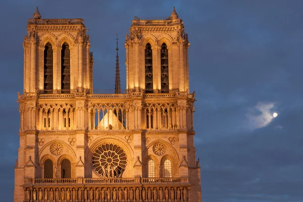 Notre Dame de Paris la nuit — Photo