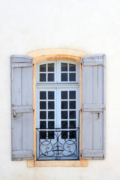 Janela típica em Avignon — Fotografia de Stock