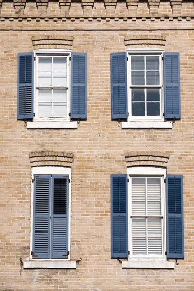 Ancienne Maison Historique Brique Avec Volets Bleus Long Rue Historique — Photo