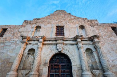 Ünlü Amerikan simgesi - San Antonio şehir merkezinde Alamo görevi, Teksas, ABD