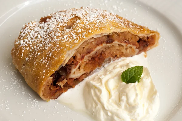 Strudel jabłkowy — Zdjęcie stockowe