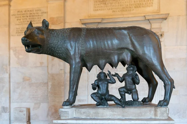 dişi kurt romulus ve remus emdikleri