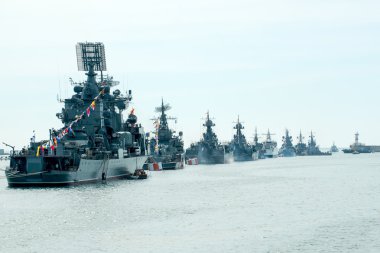 9 Mayıs 2014: Rusya savaş gemilerinin geçit töreni 9 Mayıs 2014 'te Zafer Günü' nü kutluyor. Körfezdeki Rus donanması.