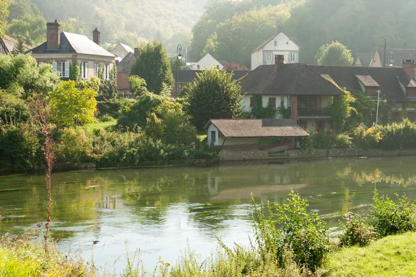 Acquiqny villaggio, Francia — Foto Stock