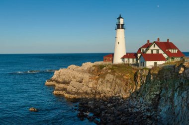 Portland Head, Amerikan Atlantik kıyısındaki en eski deniz fenerlerinden biri. 1791 'de Portland, Maine, ABD' de yakıldı.