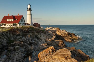 Portland Head, Amerikan Atlantik kıyısındaki en eski deniz fenerlerinden biri. 1791 'de Portland, Maine, ABD' de yakıldı.