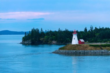 Mulholland Point Light, Kanada ve Amerika Birleşik Devletleri tarafından Kanada 'nın Campobello adasında paylaşılan tek deniz feneri.