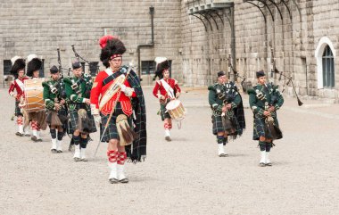 Halifax Citadel Ulusal Tarih Sitesi 'nde 24 Ağustos 2008' de Halifax, Nova Scotia, Kanada 'da geleneksel İskoç tartan kıyafetli 78.