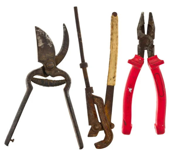 Ferramentas isoladas velhas: chave ajustável, alicate, tesoura para metal — Fotografia de Stock