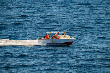 Zevk gemisi denize açılıyor. Yukarıdan bak. Sudak, Rusya - 5 Kasım 2020