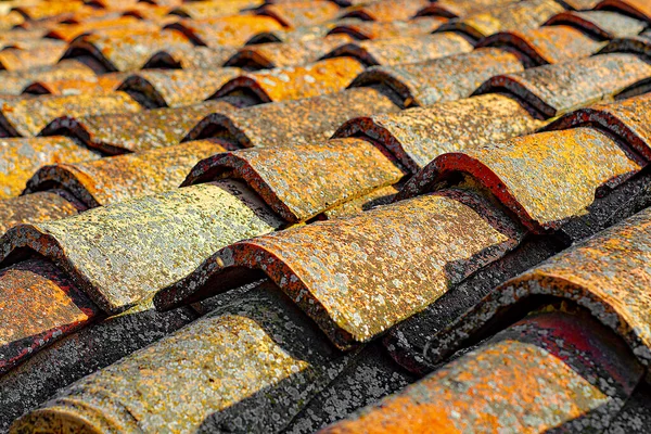 Glina Dachowa Dachu Fragment Starego Bułgarskiego Domu Krymie — Zdjęcie stockowe