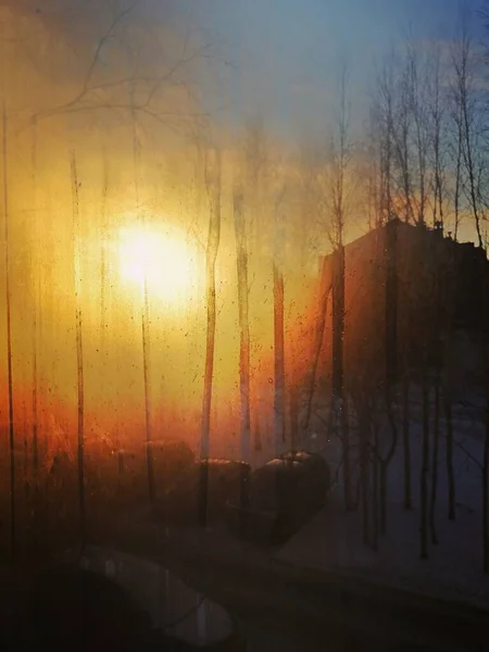 Вид Город Через Грязное Стекло Балкона Восход Солнца Северном Городе — стоковое фото
