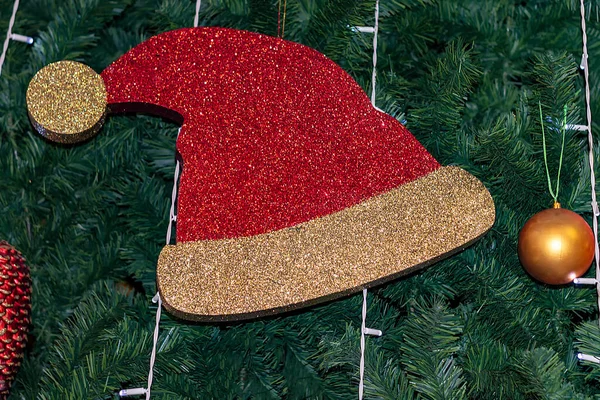 Juguete Gorra Gnomo Navidad Árbol Navidad Rojo Con Oro Primer — Foto de Stock