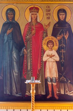 Hristiyan kilisesinde bir ikon. Doğal ışık altında çekilmiş. Önden bak. Kırım, Sudak - 10 Ekim 2020.