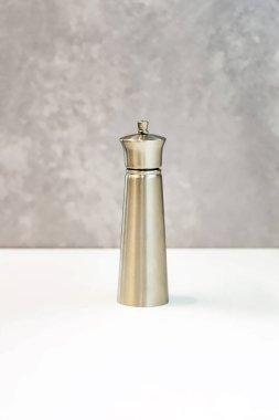 Çelik baharatlı helikopter mutfakta. Ön manzara, kapalı alanda dikey çekim..