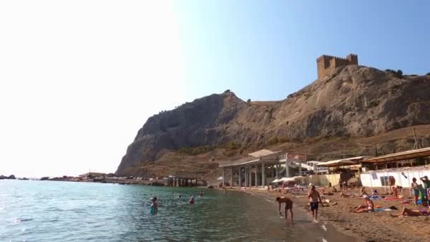 Het Strand Bij Het Fort Sudak Krim Sudak Oktober 2020 — Stockvideo
