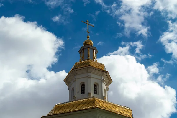 Orthodoxe Kirche Vor Blauem Himmel Außenbereich Gebäudefassade Seitenansicht — Stockfoto