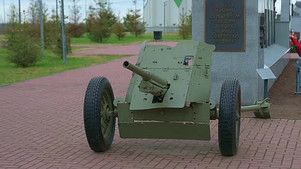 Sowjetische Kanone Aus Der Zeit Des Zweiten Weltkriegs Surgut Russland — Stockvideo