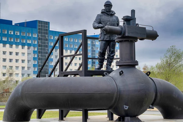 Monument Voor Olieman Dag Verticaal Schot Vooraanzicht Surgut Rusland Mei Rechtenvrije Stockfoto's