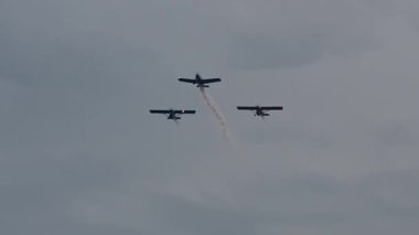 Gökyüzünde üç uçak. Bashkortostan, Rusya - 12 Haziran 2021.